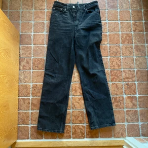 Weekday ROWE jeans - Strl 27/32, vid intresse snap: tilde0333