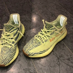 Yeezyz  - Fin sula finns ingen låda dem är försmå därav säljer jag dem 