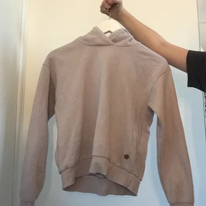 Kappahl  - Jag säljer en lila hoodie utan snören!💗