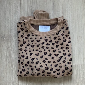 Sweatshirt - Sweatshirt från Zara i storlek 13-14, skulle säga att det är en XS/S, skriv privat så skickar jag fler bilder