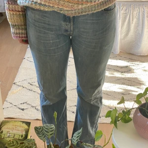 Levis jeans 501  - Ett par Levis 501 i storlek 33/32. I jättefin blåfärg som passar utmärkt till sommaren. 