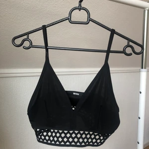 Bikbok topp - Snygg oanvänd fest topp från Bikbok!! Frakt tillkommer på 45kr annars kan jag mötas upp i malmö/Arlöv/Lund #bikbok #topp #fest
