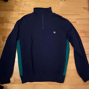 bronze 56k half zip - bronze 56k half zip, jätte fint skick. storlek M och köparen står för frakt 💚