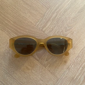 Solglasögon caliroots - Solglasögon från caliroots. Knappt ej använda. 