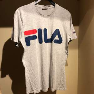 Grå fila t-shirt | Hör av er om ni har frågor eller vill ha fler bilder |