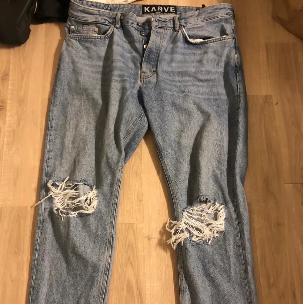 Skitsnygga oversized jeans från märket Karve, dom är i fint skick!. Jeans & Byxor.