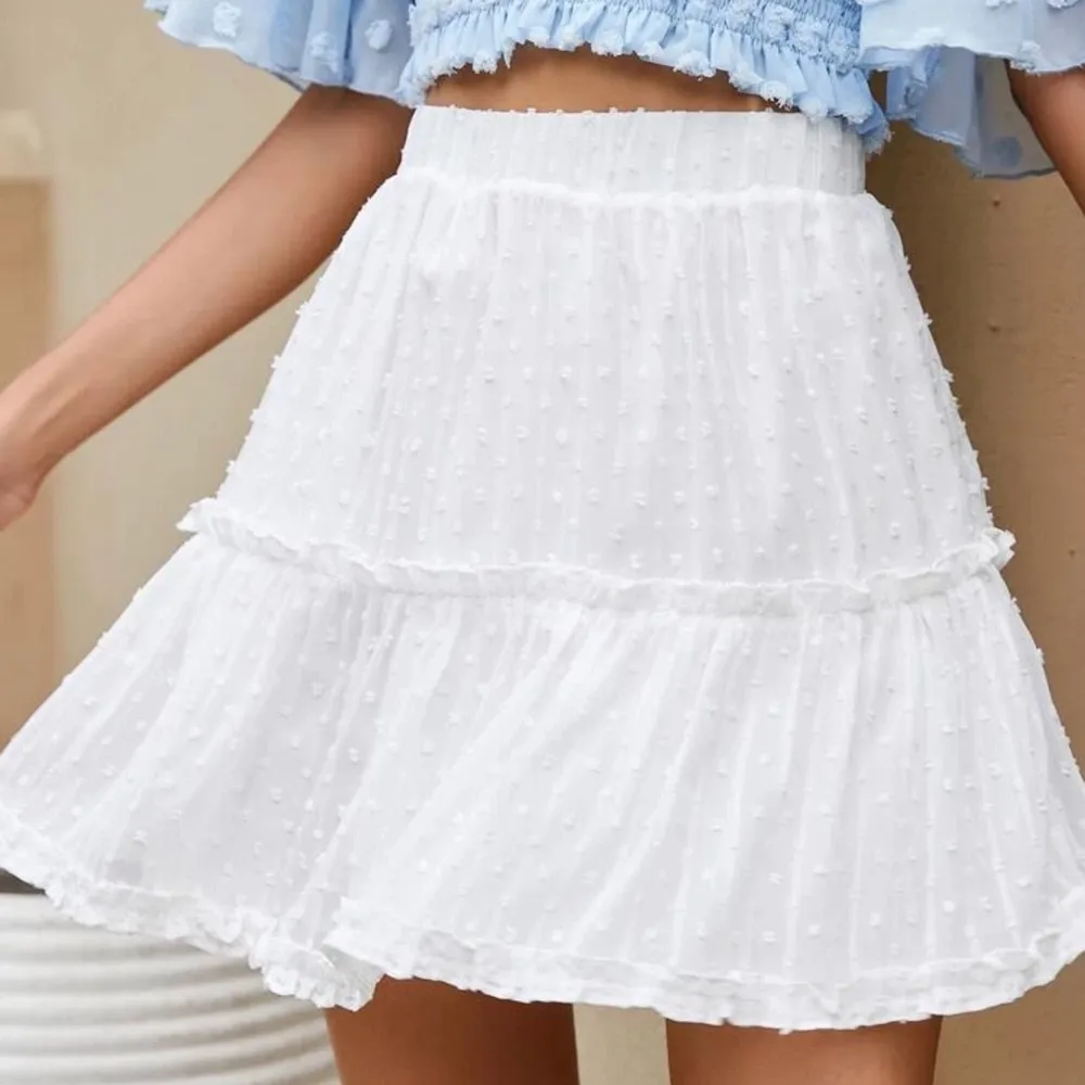 Säljer denna söta kjol helt oanvänd i storlek s✨Säljer den för att den inte passade💕Flera intresserade så budgivning startade kommer avsluta väldigt snart då jag vill sälja den billigt❣️. Kjolar.