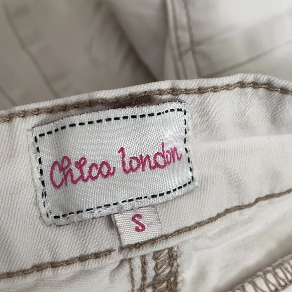 Byxor från Chica London strl S. Jeans & Byxor.