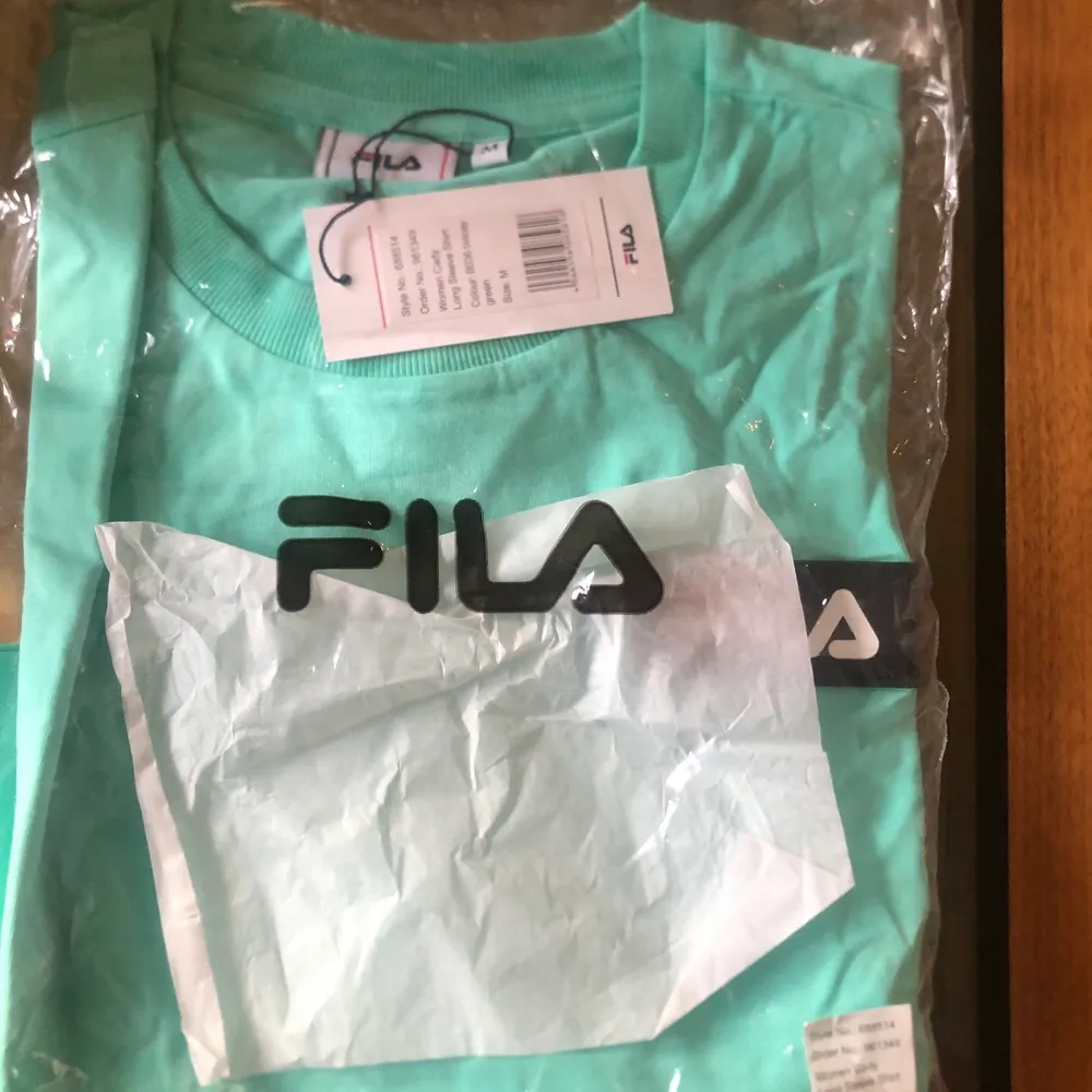 helt ny fila long sleeve. T-shirts.