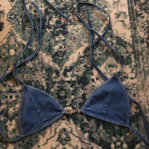 I am gia topp - Bikinitopp från I AM GIA. Aldrig använd. Storlek L men liten i storleken!!