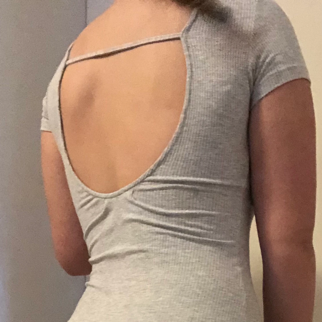 Klänning med öppen rygg - 91