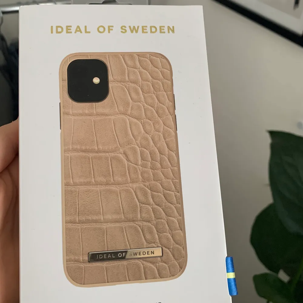 Säljer detta Ideal Of Sweden mobilskal (iPhone 11/Xr) som fortfarande ligger i förpackningen och är som sprillans nytt 💕 Skriv så kan vi förhandla om priset, köparen står för frakten:). Accessoarer.