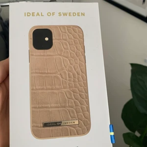 Ideal of sweden mobilskal - Säljer detta Ideal Of Sweden mobilskal (iPhone 11/Xr) som fortfarande ligger i förpackningen och är som sprillans nytt 💕 Skriv så kan vi förhandla om priset, köparen står för frakten:)
