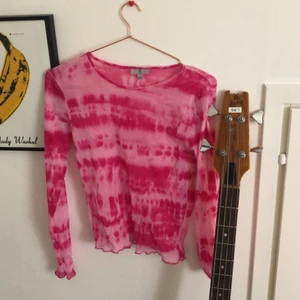 rosa meshtop :3 - fin tröja köpt secondhand, har knappt använt själv. är i storlek m men passar mig som xs/s (sitter dock inte supertajt då)