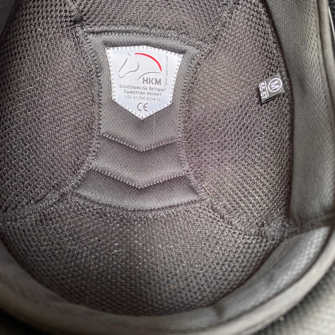 Rid hjälm från hkm med massa bilg  - 91