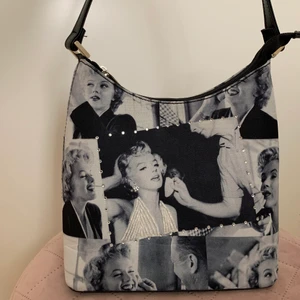 Vintage Väska - En väska jag fått av min farmor som hon använde när hon var ung. SÅ cool och fin! 