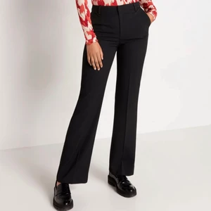 svarta kostymbyxor - <3 buda