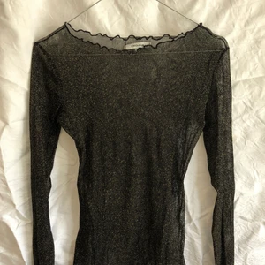 Guldglittrig meshtopp - Guldglittrig meshtopp från chiquelle storlek S. 