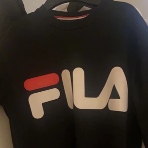 Tröja. - En fila tröja som är väldigt bekväm, storlek xs men passar xs-m! köparen står för frakten ⚡️