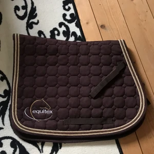 Schabrak  - Brunt med guldiga ditaljer schabrak storlek ponny använd 1 gång 270kr inkl frakt