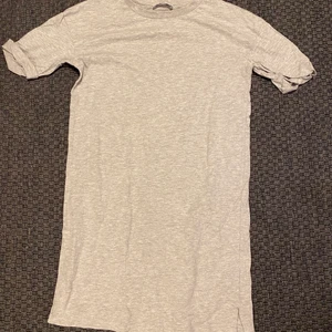 Längre tshirt klänning  - Står XXS i men passar mig som är XS/S. Aldrig använd 