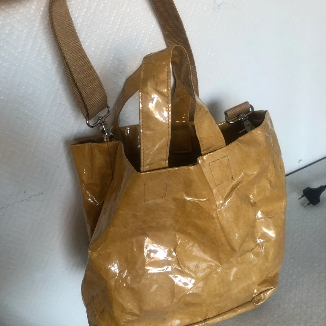 Senapsgul väska weekday