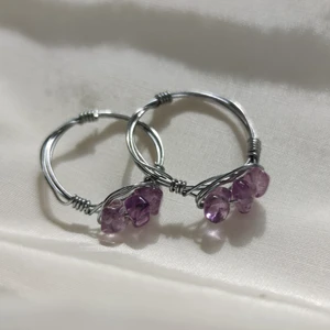 Ringar - Ringar med ametist är äntligen i läger! En för 22 eller 2 för 38. Svårt att råsta. Bättre att undvika vatten men jag tror attention set g år bra ändå! ❤