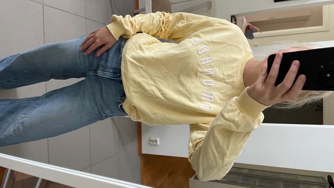 Pastellgul tjocktröja 