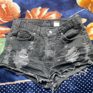 Levis shorts - Ett par shorts  som är lite för Cheeky för mig 😳, men dom passar jävligt bra för folk som är curvy eller som har större buttocks så att säga 😅