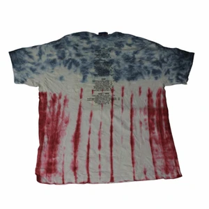 ASA - Vintage Tie Dyed Tee - En riktigt unik och skön tröja med ett unikt tie dyed mänster som bildar en amerikansk flagga med röd, vit och blått. Perfekt för den som gillar många färger och en baggy stil! Köpt på en trifthstore i USA som heter Ross.