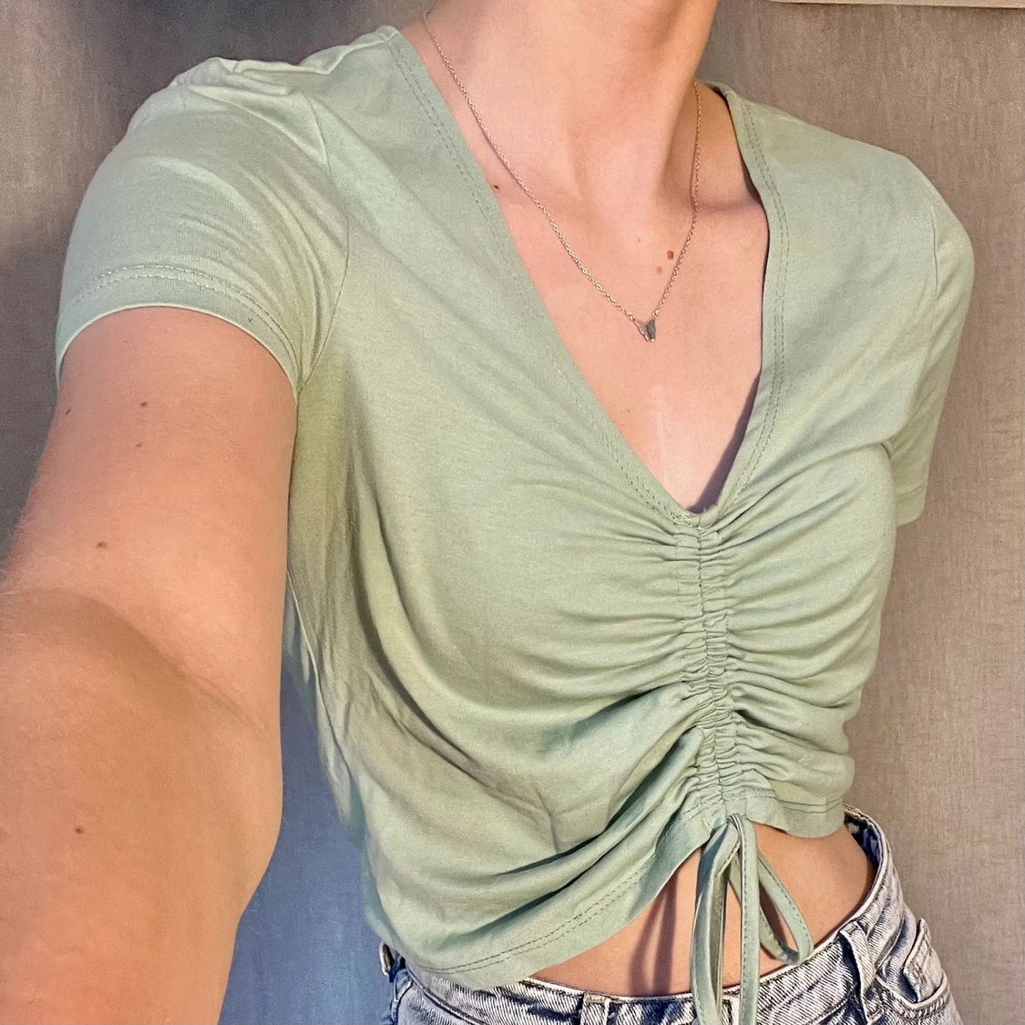 Trendig grön croppad top