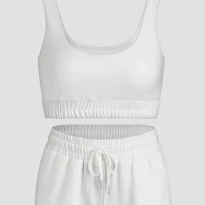 Vitt mjukis set  - Vitt oanvänt mjukisset från cider. Toppen är storlek S och shortsen storlek M. 250kr inklusive frakt. 