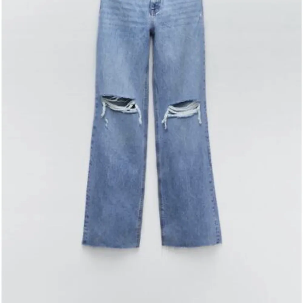 De snyggaste jeansen! Men tyvärr så använd se inte! Men jag älskar dom! Inte så använda och jag köpte dom för några månader sedan för 600kr! Pris kan diskuteras . Jeans & Byxor.