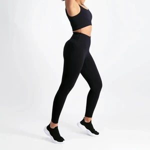 Helt nya svarta Aim’n tights  - Superfina nya svarta Aim’n tights i modellen ”Ribbed Seamless Tights”. Endast testade på. Säljes pga för små för mig, ordinarie pris 599💕