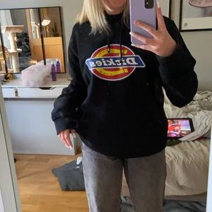 Dickies hoodie - Säljer denna hoodie då den inte kommer till användning. Sparsamt använd och fint skick! 🤍