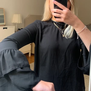 Volang topp - Få fin och oanvänd volangtopp ifrån Gina stlk 34/36 ❗️säljer endast idag❗️