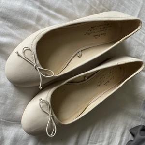Ballerinaskor Zara - Ballerinaskor från Zara. Använda en gång på ett bröllop!💕 Strl: 37 Nypris: 400 kr