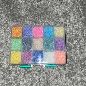 Armband halsband och ringar - Här är alla mina pärlor, jag gör ringar armband och halsband, ni kan skriva om ni vill beställa.  Ring 20kr, armband 32kr och halsband 45kr. Priserna är exklusive frakt.