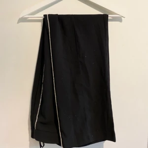 River Island kostymbyxor  - Fin detalj som kan förhöja hela outfiten!