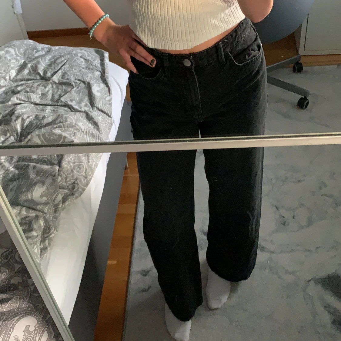 Svarta jeans storlek 36  - 90