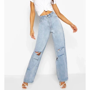 Boohoo jeans  - Boohoo jeans i strl 36, nyskick! Lägger till bilder på hur mina ser ut ikväll! 