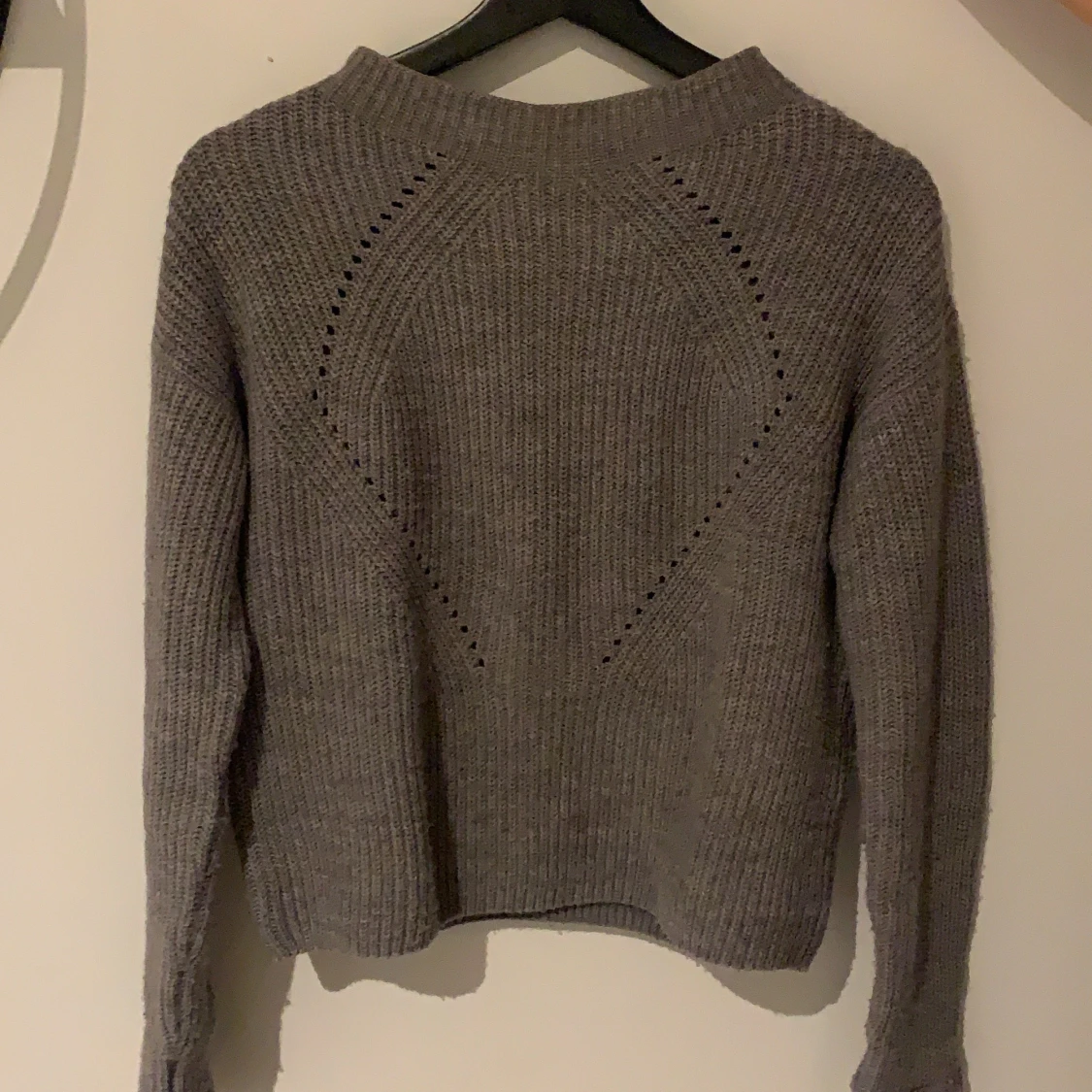 Grå stickad tröja  - 90