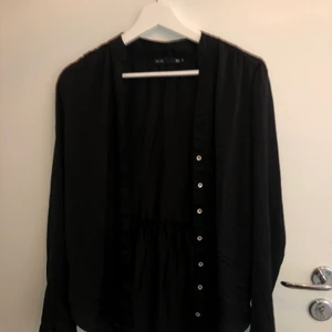 Storlek - S - En tjorta i silkes tyg i storlek S❤️