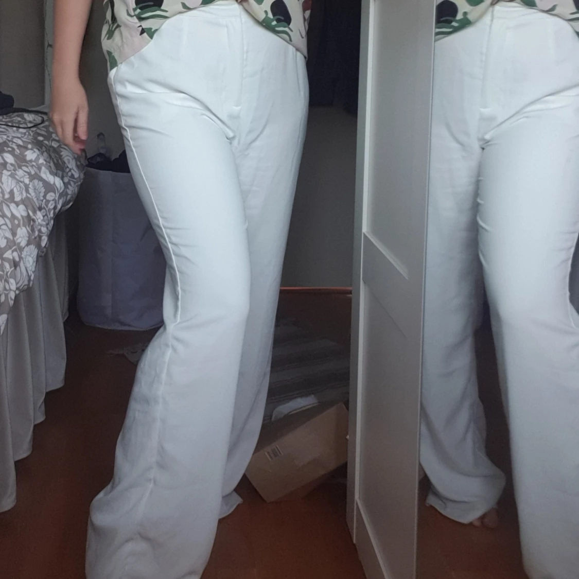 Vita långbyxor strl 40 - 90