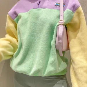 Fleece zip up  - Färgglad zip up fleece som inte kommer till användning. Använd ett fåtal ggr och är i bra skick! (Inte mina bilder så skriv privat för fler) Köparen står för frakten!💕💕