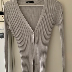 Kofta storlek s  - Aldrig använd, koftan är från Gina storlek s 