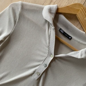 Tröja  - Nästintill oanvänd grå tröja ifrån Zara i STRL S