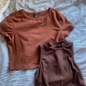Bruna t shirts - Jättefina bruna toppar från shein. Säljer då jag inte riktigt har fått någon användning av dom. Båda är i stl s/36. 30 för en 50 för båda. Hör av er om bilder hur dom sitter på💞