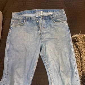 Weekday jeans - Weekday jeans i barrel modell, ord pris 600