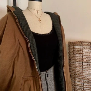 HÖSTJACKA  - Cool höstjacka från brandy Melville använd Max 5 gånger passar strl s-m